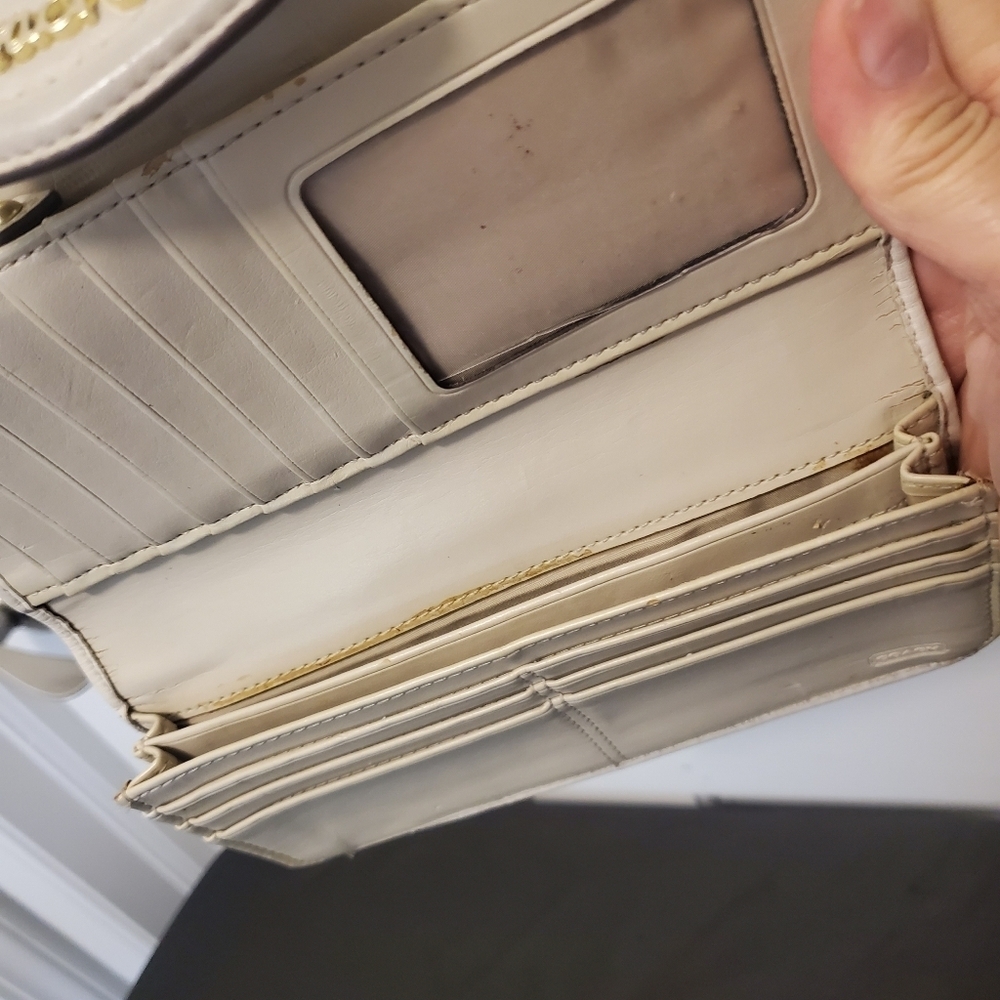 Coach White Leather Snap Close Bifold Wallet - Picture 7 of 12